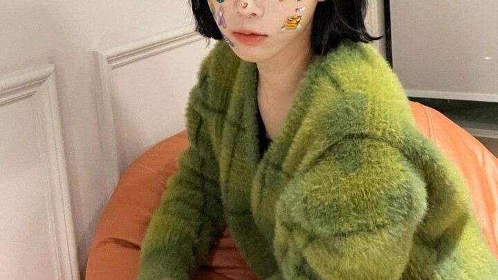 “Dulu pernah di-capture diam-diam, sekarang malah membiarkannya menyanyikan lirik seperti ini?” | Ap