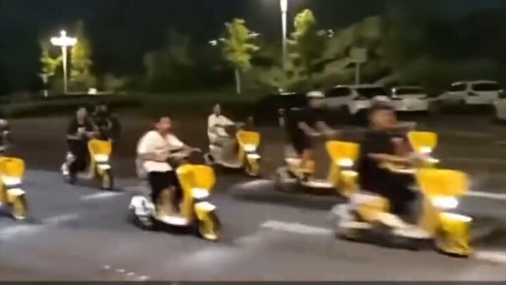 Zhangqiu ghost fire boy shuttles through government buildings