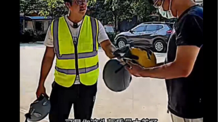 หมวกกันน็อกใบเดียวส่งต่อถึงสามรุ่น ผู้คนจากไปแต่หมวกยังอยู่