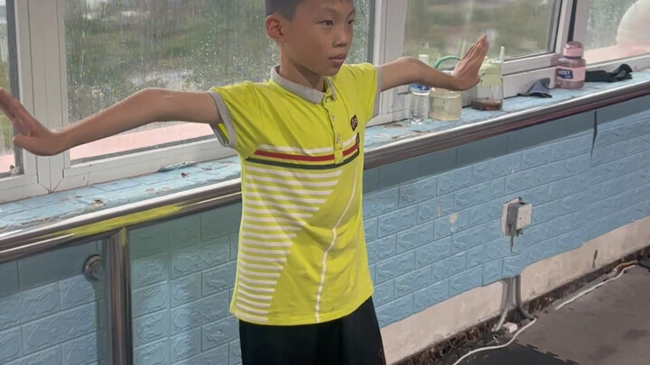 (Giá treo quần áo)