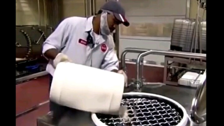 退出俄罗斯市场后，可口可乐公司蒙了，俄罗斯女明星带头抵制可口可乐。