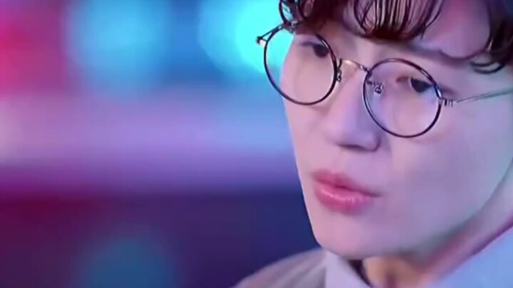 เมื่อพวกเขาสามคนอยู่ด้วยกัน ผมนี่แหละที่เป็นเหมือนหลอดไฟเกะกะ