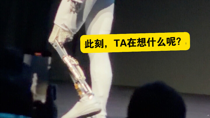 小鹏机器人为了证明自己，剥开脚皮