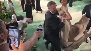 上楼梯需要人抬的裙子