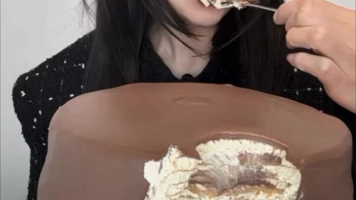 AsMr 😋 mukbang eating creamy cake 🍰🎉