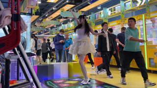 Gadis manis kembali lagi dengan mesin dansa, tarian menggemaskan TT sungguh terlalu imut