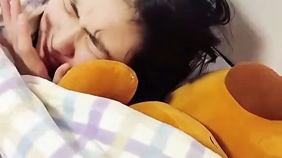 Abng gak punya Akhlak, adiknya sedang enak enak tidur, eh malah di kasih air buah asam Lemon