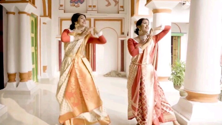 Lagu "Devdas" memberi penghormatan kepada Aishwarya dan Dixit