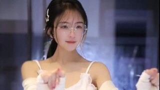 很任性 小酒窝