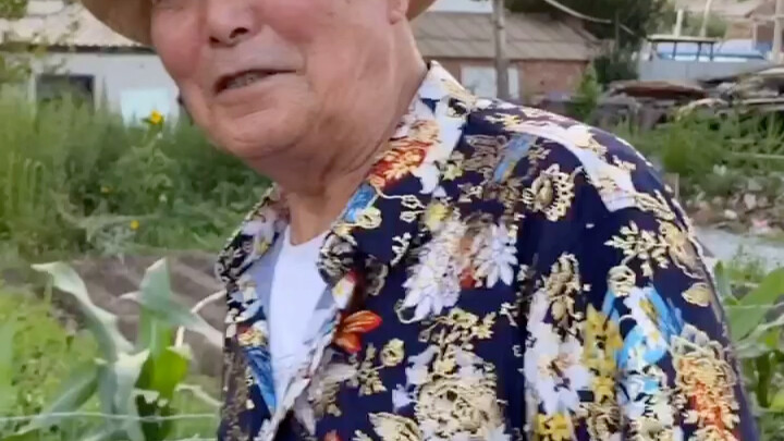 กิจวัตรประจำวันของคุณตา: สัมผัสตลาดหุ้น เติบโตและพัฒนาอย่างไม่หยุดยั้งท่ามกลางเกมการเมืองและการแข่งข