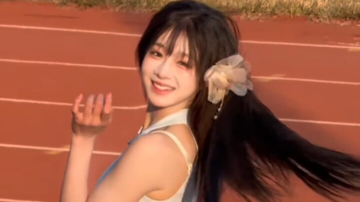 Wang Liubao | Bunga kampus Universitas Pertanian Qingdao, gadis cantik dengan tarian yang polos dan 