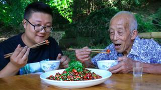 阿米秘制“蒜蓉龙虾尾”鲜香诱人，口味独特，一口一个吃爽了