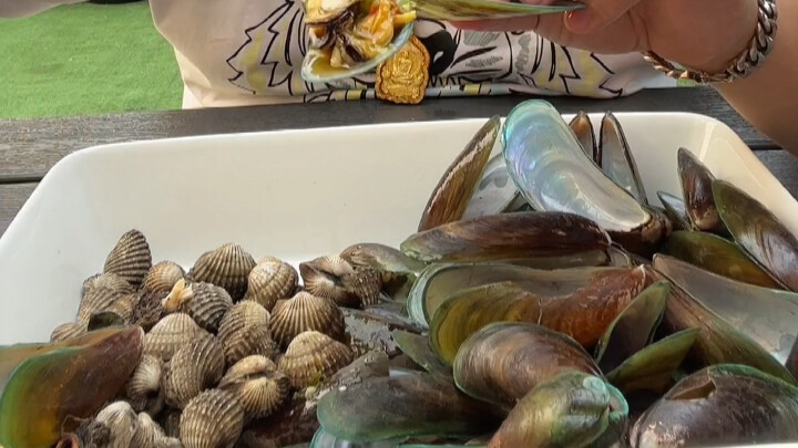 Thai Street Food: A Unique Pickup Truck Food Scene — Thai Lemongrass Mussels & Blood Clams on the Mo