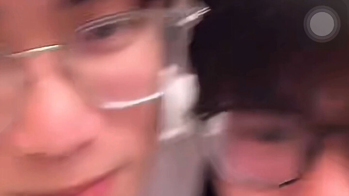 Tưởng Hồ | 5.23 | Tay của Tiểu Tưởng đang làm gì thế nhỉ?