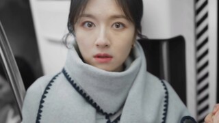 男人原本色盲的眼睛，竟在触碰到女孩的瞬间恢复了色彩