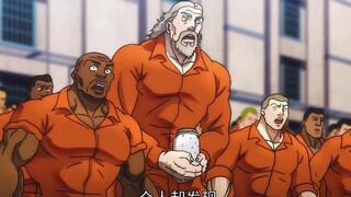 13两个男人玩抢手帕游戏，以为在展示自己的实力