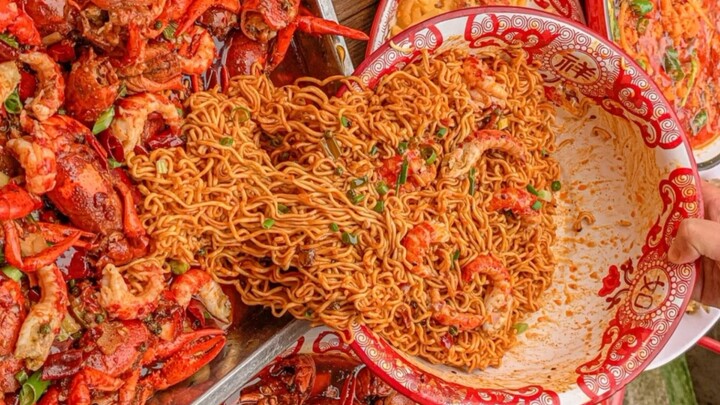 "Don't come here if you're a Liu Genghong girl! Because this is a paradise for foodie girls."