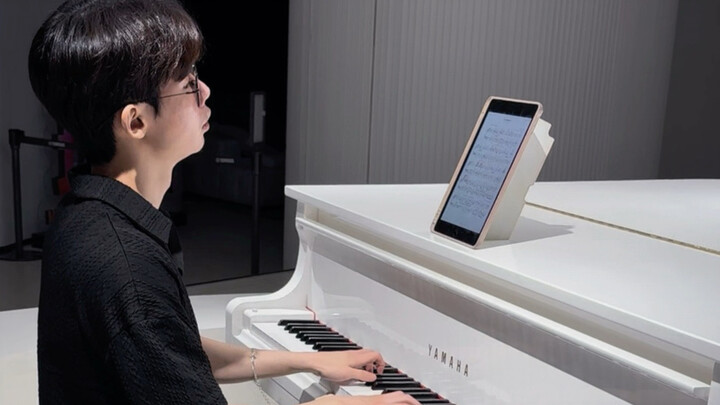 Kalau di tengah malam kamu mendengar tetanggamu memainkan Brahms, apakah kamu akan ingin mengenalnya