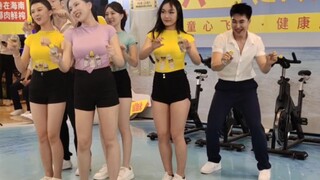 启子：椰树直播间的显眼包 别人是小摩托 他是野摩托
