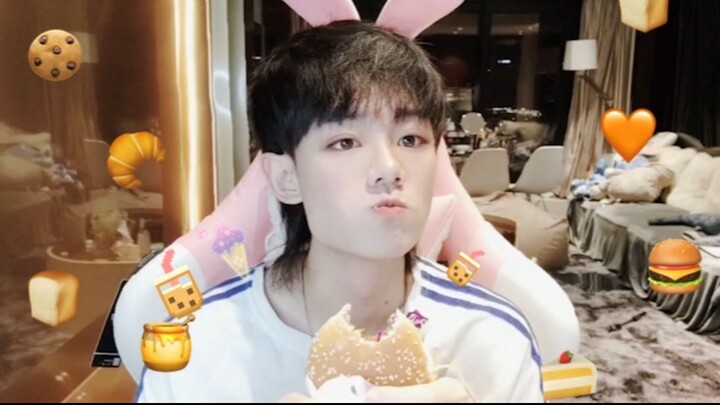 [Chatting while eating] Are you there? Are you there? Is anyone looking for a roommate? ! Look at me