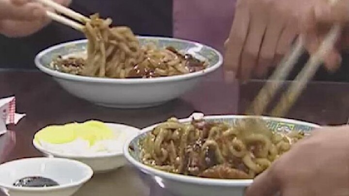 Wanita Sibuk Sekali, Lelaki Masih Saja Makan Jajangmyeon