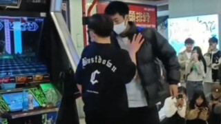 两个男孩子跳双人舞，简直不要太好磕