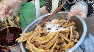 Chị gái bán chân gà bóp gỏi nhìn riệu rạo ngon không tưởng