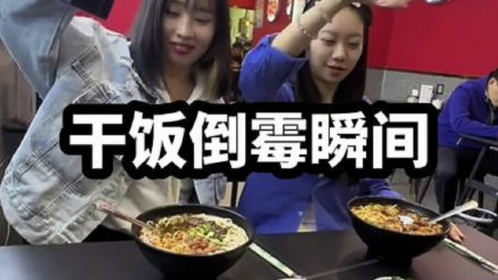 Momen sial saat makan