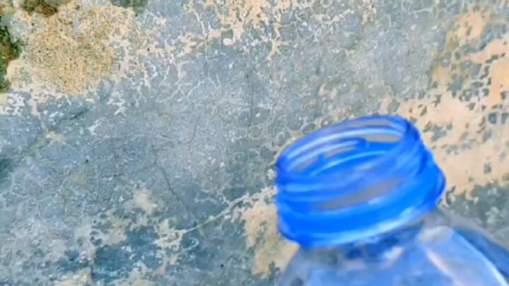 A breathtaking scenic masterpiece created with just a bottle of water / Dear uncles, aunts, brothers
