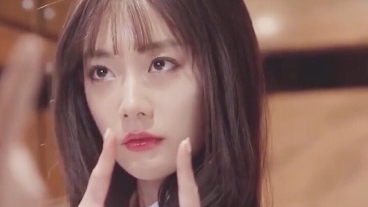 การดำเนินการที่ตลกขบขันและโอ้อวด สมกับเป็นอัจฉริยะแห่งวงการตลก ไร้ซึ่งบทพูดแม้แต่บรรทัดเดียว ศักดิ์ศ