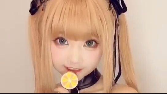 BLONDE