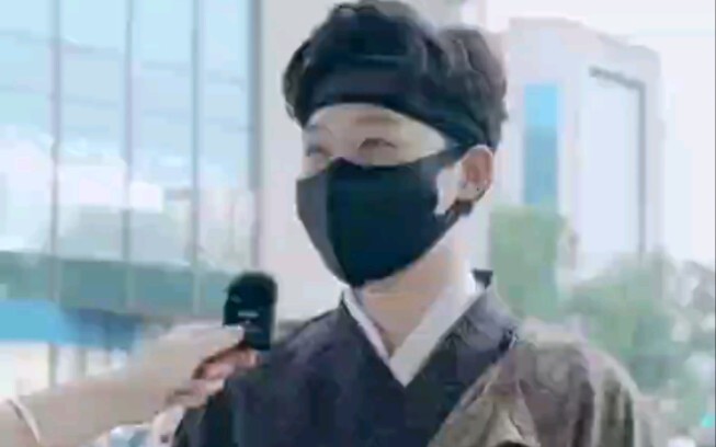 จ้าวลี่อิ่งคือสุดยอด...สองหนุ่มหล่อคนนี้เป็นตัวแทนปากเสียบนอินเทอร์เน็ตของฉันชัดๆ