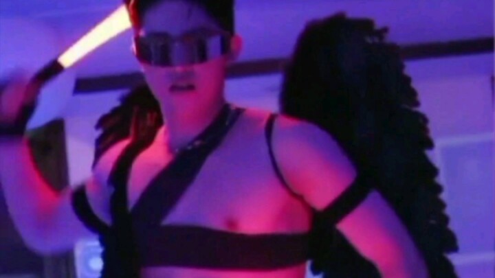 Apotheosis-style Xizai tearing off his vest and showing off lightsaber dance—Who could possibly resi