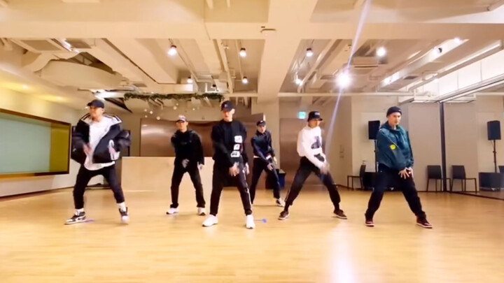 [Remix]Funny remix of EXO's dance in practice room|<Jiu Zui De Hu Die>