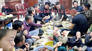 em gái quê làm lẩu bê tiếp khách quý.