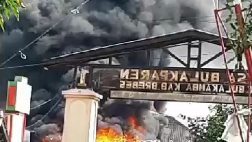 kebakaran tuck angkut sepeda listrik di Brebe