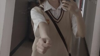 When I was cosplaying as Misaka Mikoto at a comic convention, an otaku asked me to help draw a Misak