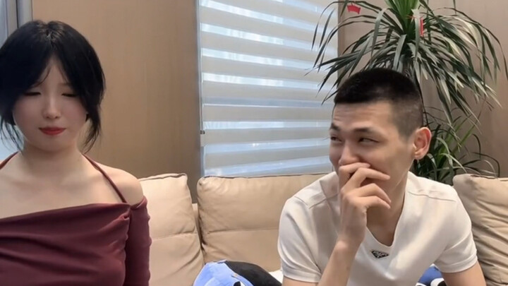 You can tell that Brother Bao is somewhat nervous!!