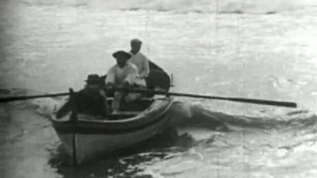 At the beach and other seaside scenes/Lumière