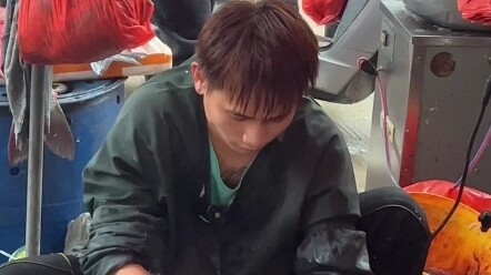 ชาติกำเนิดยากจนไม่ใช่เรื่องน่าอับอาย แต่การรู้จักคุกเข่าและยืดตัวได้ต่างหากที่ทำให้เป็นชายชาตรี