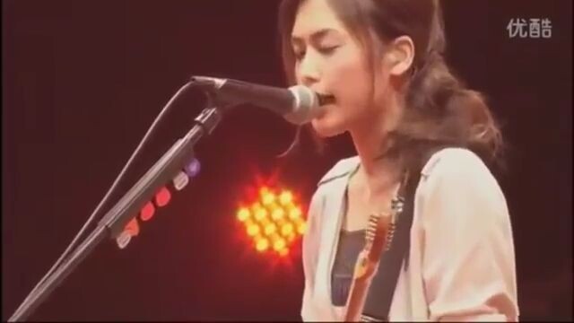Yui - Again LIVE (Fullmetal Alchemist Opening Song)