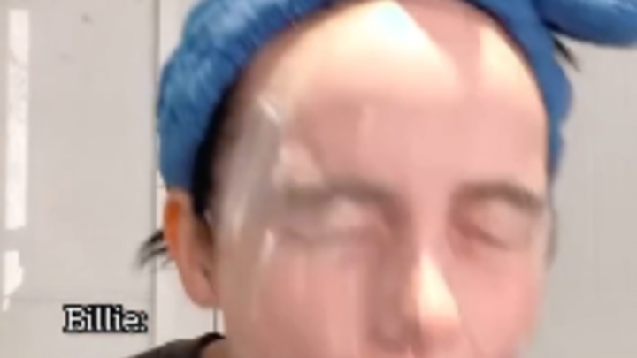 Cách rửa mặt khác biệt của Bili!