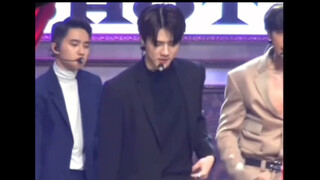 لقد كنت متوترة بعض الشيء لكوني عضوة في فرقة EXO لأول مرة😱😱😱😱😱😱