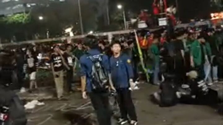 Plus Minus on location _ Demo Tolak UU TNI DPR MPR-ou69dqsJnk0