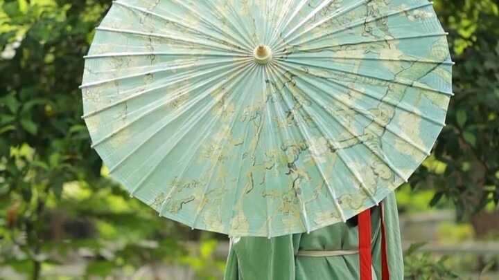 How stunning are Van Gogh’s Apricot Blossoms paired with an oil-paper umbrella?