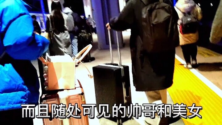 The current state of college students riding high-speed trains: one look and you know it’s something