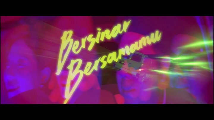 Diskoria & Adinda - Bersinar Bersamamu (Official Music Video)