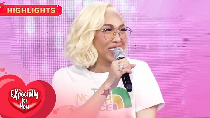 "Ang sakit" Vice Ganda, nahirapan tumayo dahil sa tuhod | It’s Showtime Expecially For You