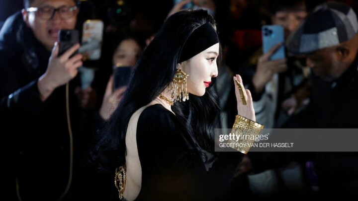 Penampilan pamungkas di Paris Fashion Week: sorotan lampu kilat memenuhi langit, aura super kuat kem