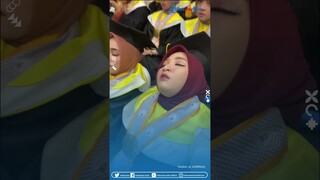 Surga Itu Tidur! Momen Mahasiswi Ini Malah Ketiduran saat Sedang Ikuti Upacara Wisuda